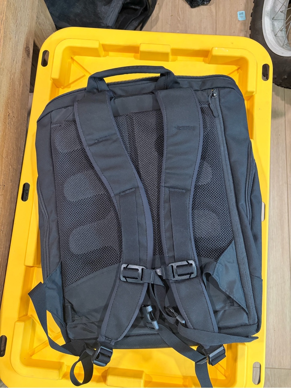 Tom Bihn Smart Alec 2.0 with Side Effect - Picture 2 of 3